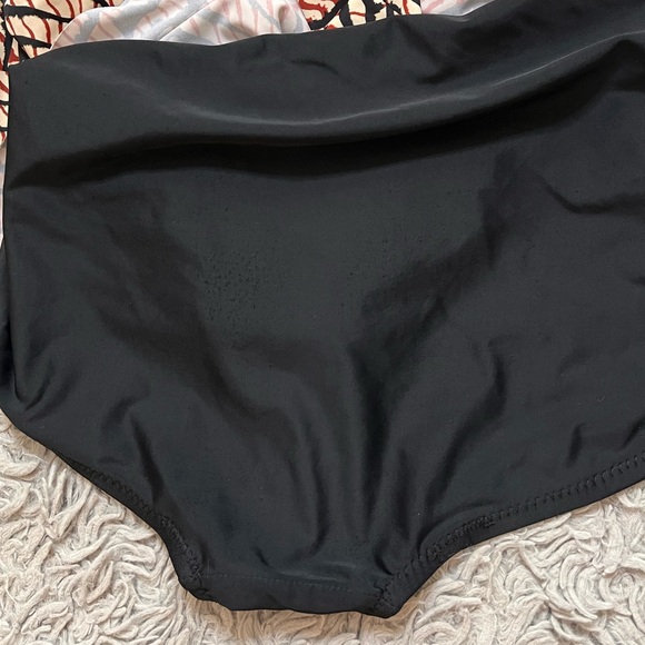 Raisins Swimsuit Stingray Flounce One Piece 24W - Picture 8 of 8